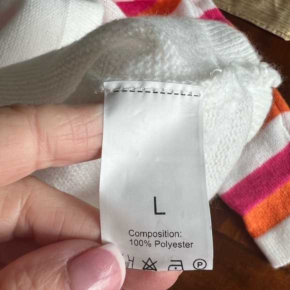 New Cozy Heart Sweater - Size Large - Picture 6 of 6